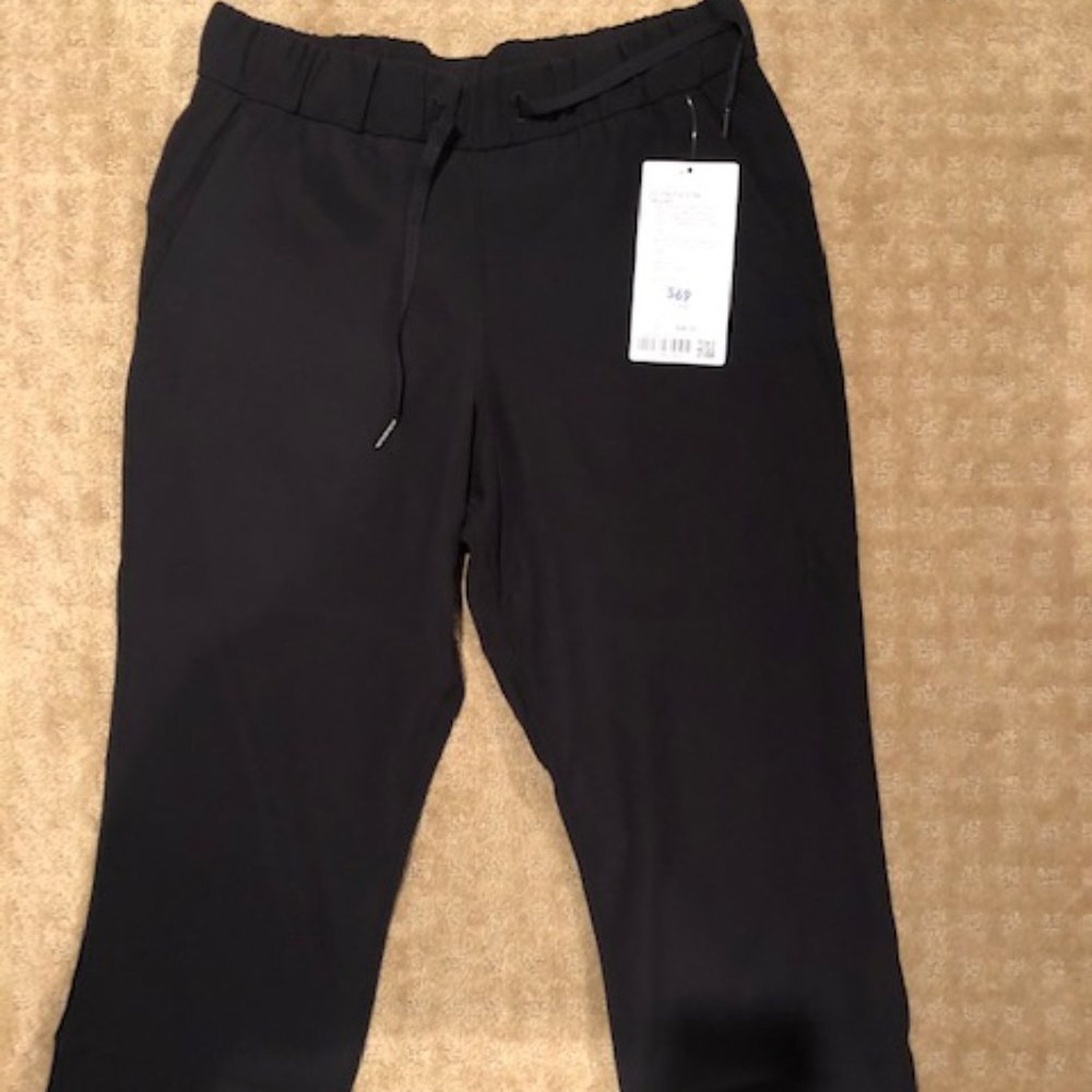 Lululemon On the Fly Black Crop NWT 6